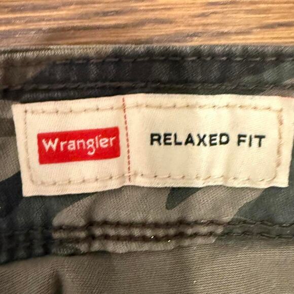 Wrangler Camo Carpenter Pants (34x32) (New) - Picture 3 of 5